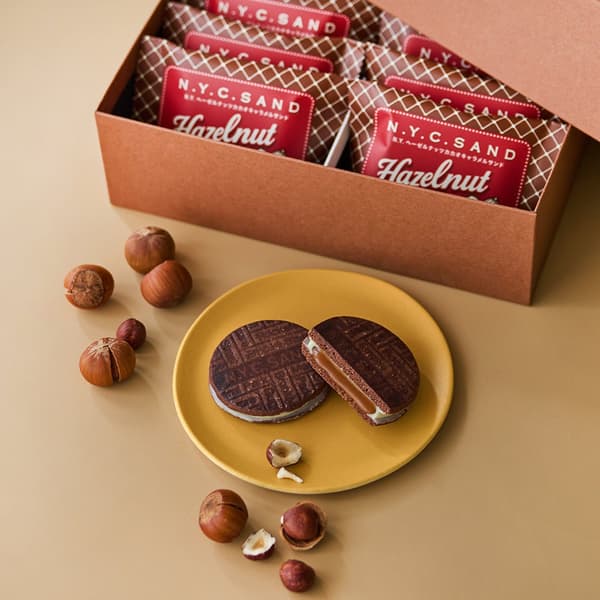 N.Y. Hazelnut Cacao Caramel Sand closeup