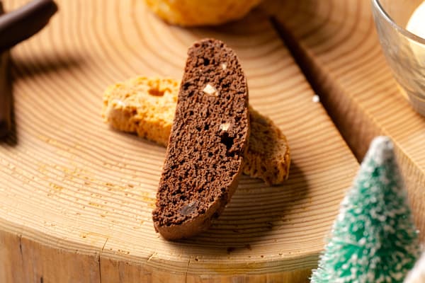 Biskoti Cokelat dan Polos