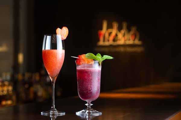 (从左)“草莓香槟”，“草莓飞溅酷饮”