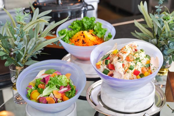 可选择调味酱的沙拉