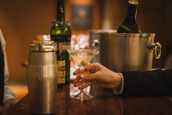 提供各种饮品的畅饮风格