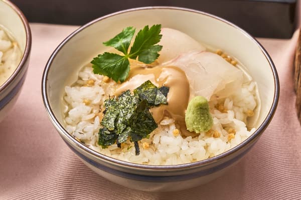 真鲷茶泡饭配头刀汤（仅限工作日午餐）