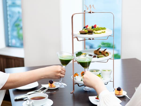 วิวอ่าวโยโกสุกะที่มองเห็นได้จากร้าน Bistro Bourgogne บนชั้น 19