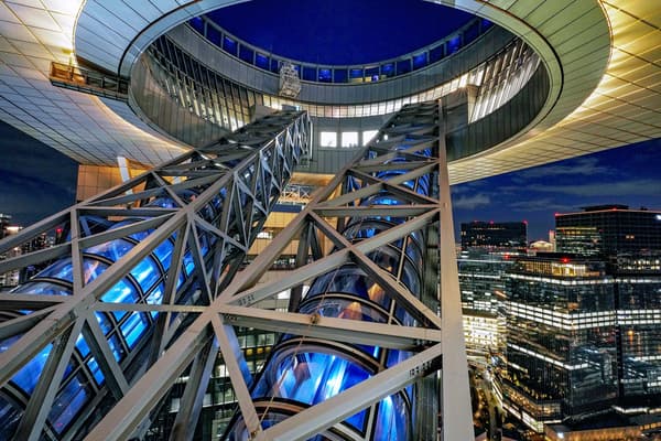 Umeda Sky Building Floating Garden Observatory: sky escalator