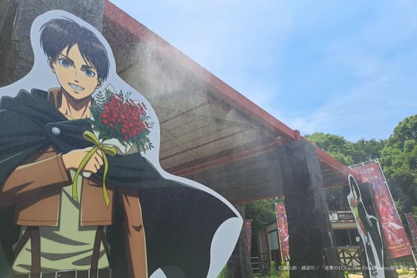 Vapor en el panel de personajes cerca de la recepción del evento