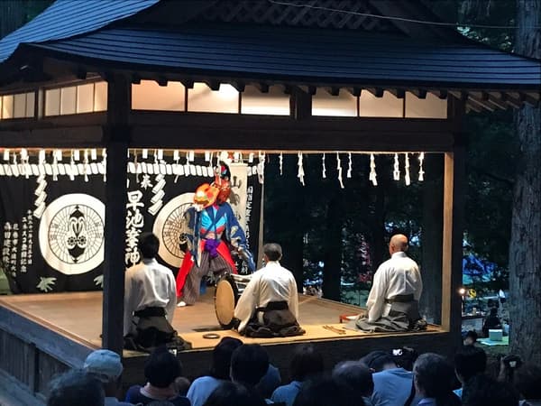 Penari Hayachine Take Kagura