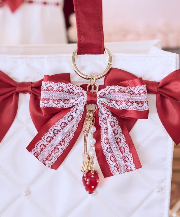 Gâteau Fraise Lace Ribbon Charm