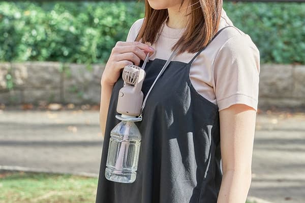 頸掛繩，可免手持使用