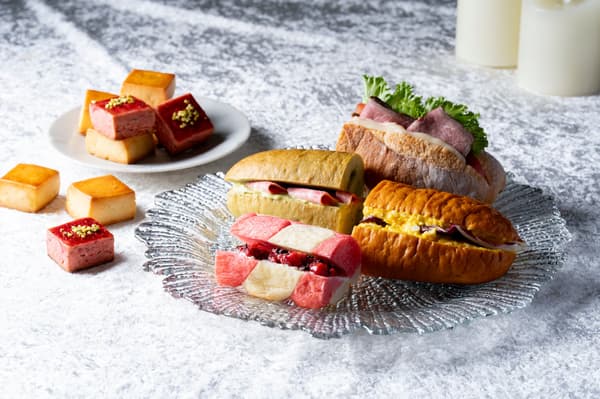 Dos tipos de bollos y cuatro tipos de sándwiches