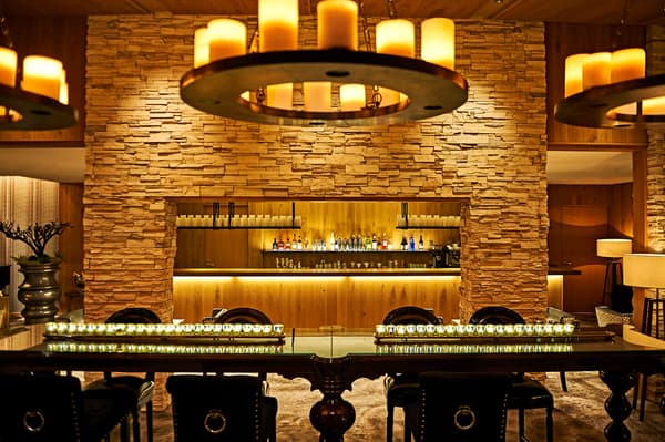 TIME NEST BAR LOUNGE 인테리어