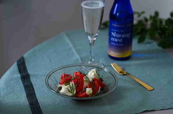 Shining Mist paired with tomato caprese