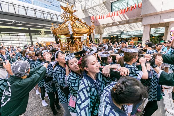 Procesión de mikoshi en ARK Hills