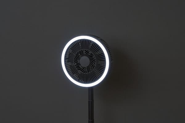 Luz LED y función de carga para emergencias