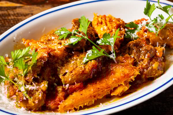 Trippa 和肉类番茄炖菜