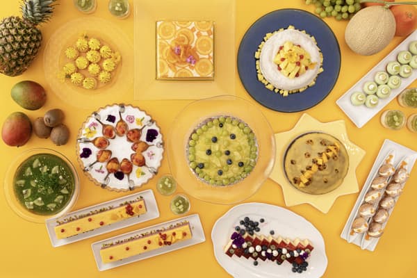 色彩繽紛的水果甜點陣容