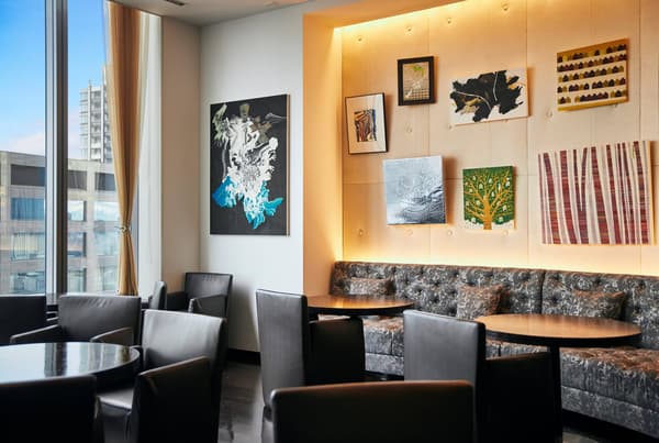 位于 25 楼的 ART colours Dining，被东京美景与艺术包围