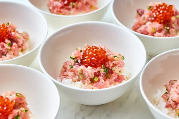 Negitoro bowl dengan topping telur salmon