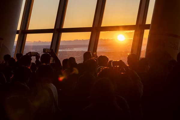 Escena de una apertura especial pasada en TOKYO SKYTREE
