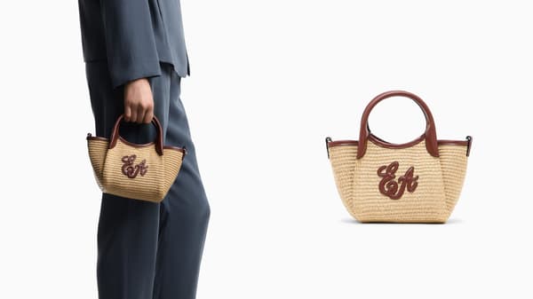 스몰 쇼퍼백 천연 스트로 EA 로고 55,000엔