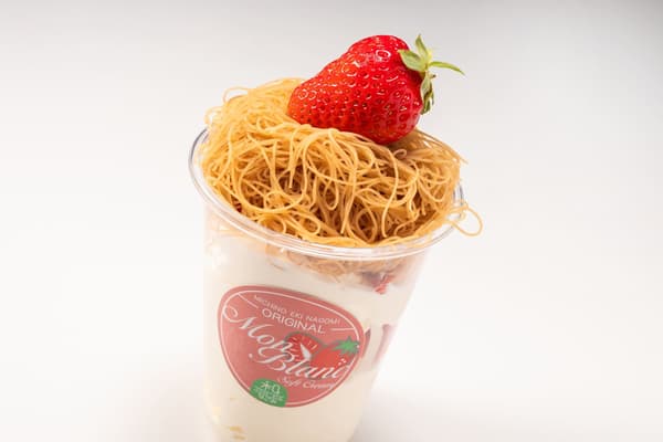 Luxurious Strawberry Mont Blanc Soft Serve — ¥950