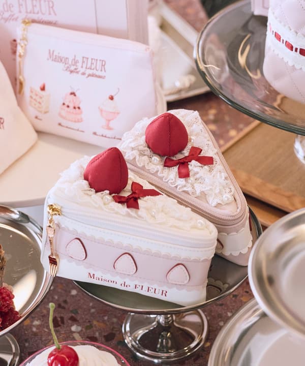 Gâteau Fraise Triangle Pouch