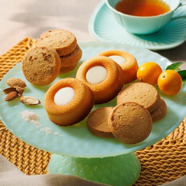 SALTRA Selection assortment — Sablé Almond, Tigre Butter, Sablé Kumquat