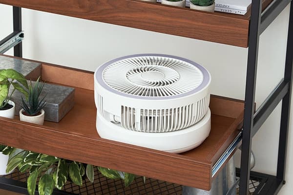 El diseño plegable permite un almacenamiento compacto en un estante