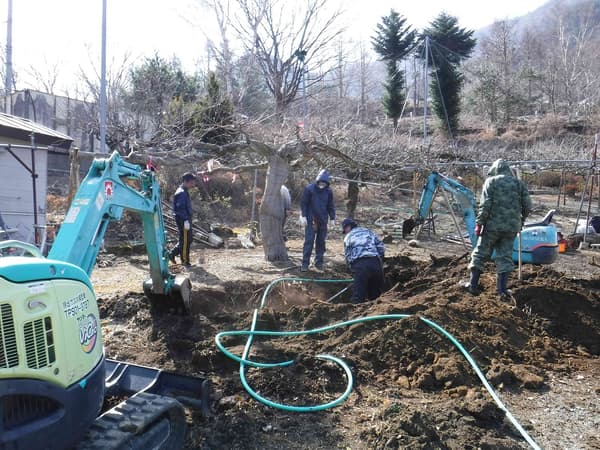 富士山麓的挖掘作业