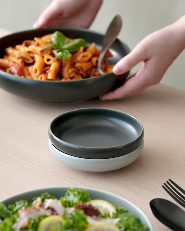 Gently rounded sides, with bowls that overlap at the rim and waist