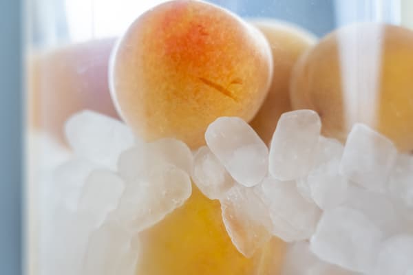 The kit's container and rock sugar, perfectly proportioned