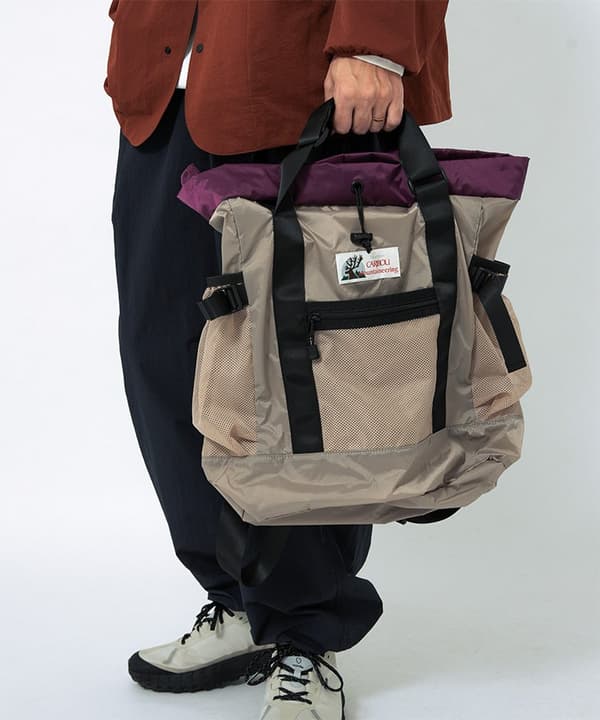 Bag detail shot showing mesh pocket