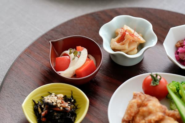 Six types of glaze bring out the distinct shape of each bowl