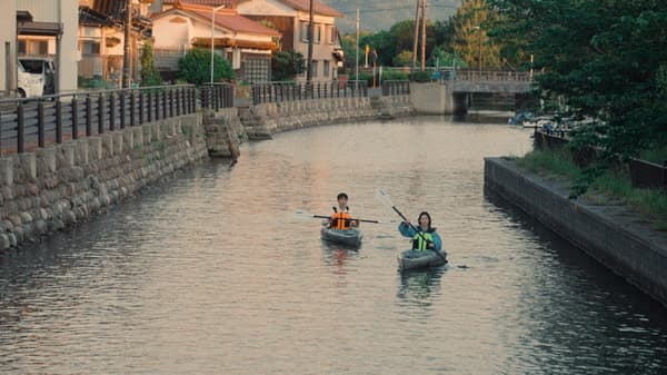 Kayaking through the nostalgic red-tile townscape near Lake Togo