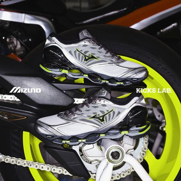 MIZUNO WAVE PROPHECY LS KICKS LAB. 獨家款,斜向視圖