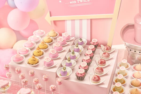 Pilihan hidangan manis di Candy Dream Twice Afternoon Tea