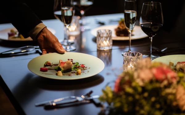 带有东京晴空塔景观的用餐区