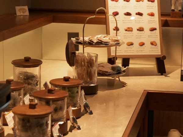 SALON CLASS LOUNGE TEA BAR