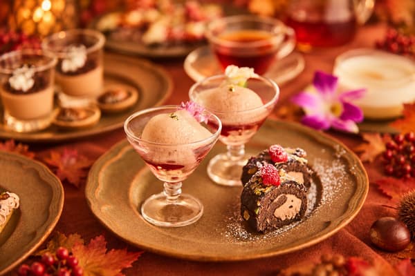 Pear jelly and chocolate roll cake