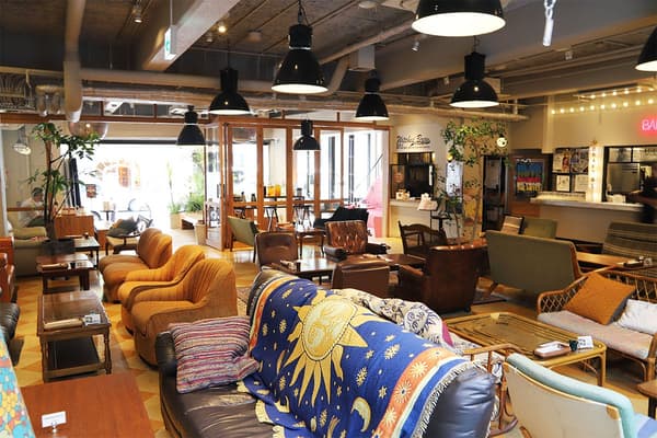 New Rough Rare 内部