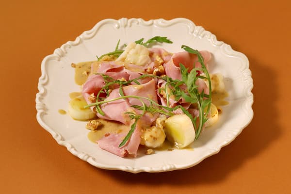 Jambon Blanc dan Daun Bawang dengan Saus Tonnato