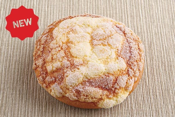 马卡龙草莓奶油面包