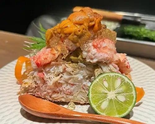 各种小吃和配菜，与当地的清酒和烧酒搭配得很好