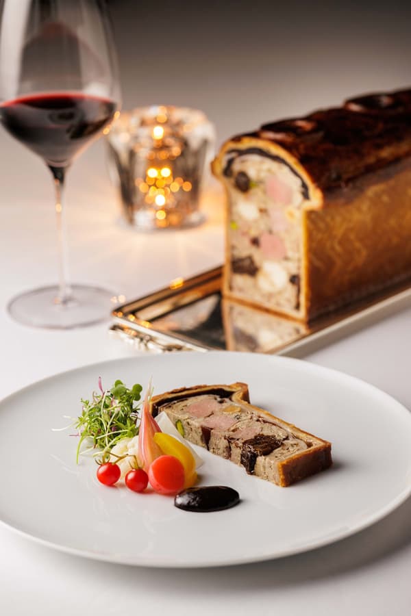 Pâté en croûte bebek dan burung guinea