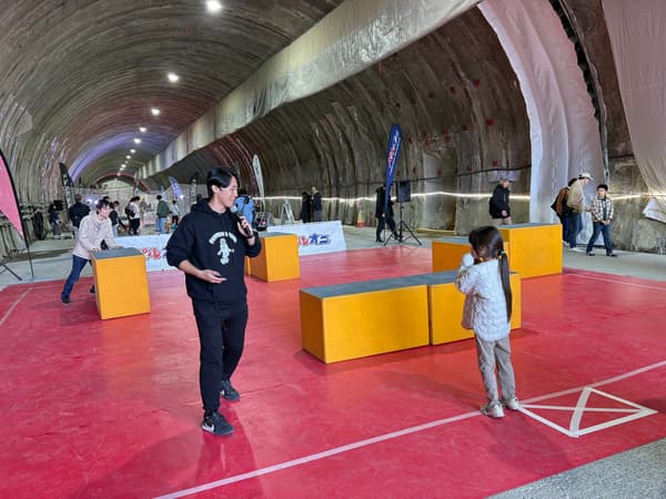 Carrera de obstáculos de parkour tag