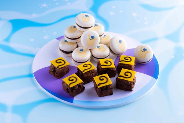 Dark Chocolate Macaron and Scone's Tail