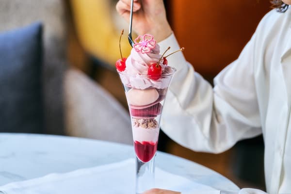 樱桃和樱花圣代