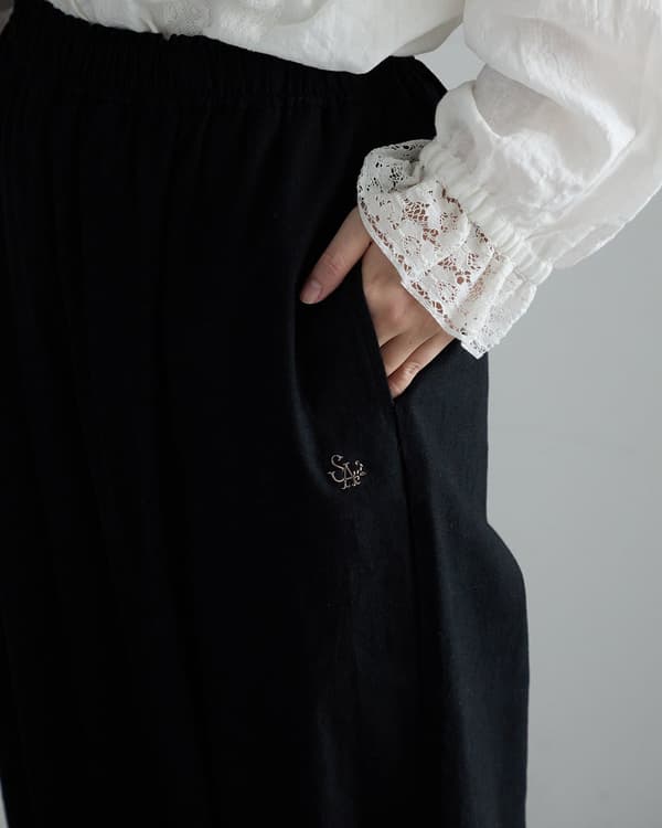 Pantalones con dobladillo fruncido y bordado SA de Samansa Mos2