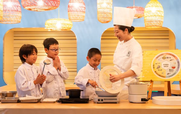 Hotel staff demonstrate making a lunch plate with unused fish alongside the students