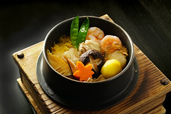 Gomoku kamameshi, el plato más popular de Ginza Tatsutano