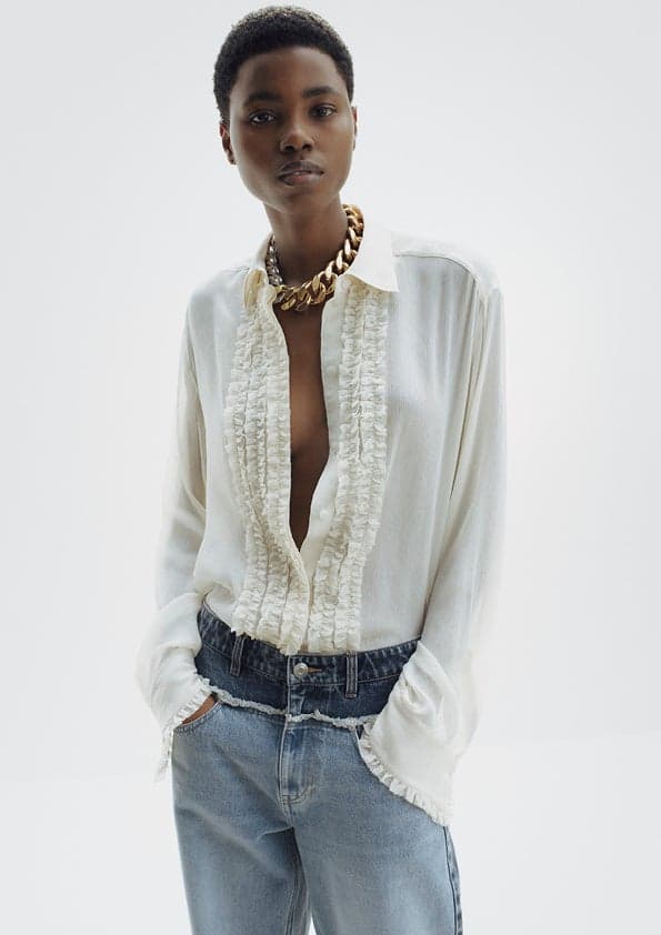 Stella McCartney × H&M: เบลาส์ ¥14,999 / สร้อยคอ ¥9,999